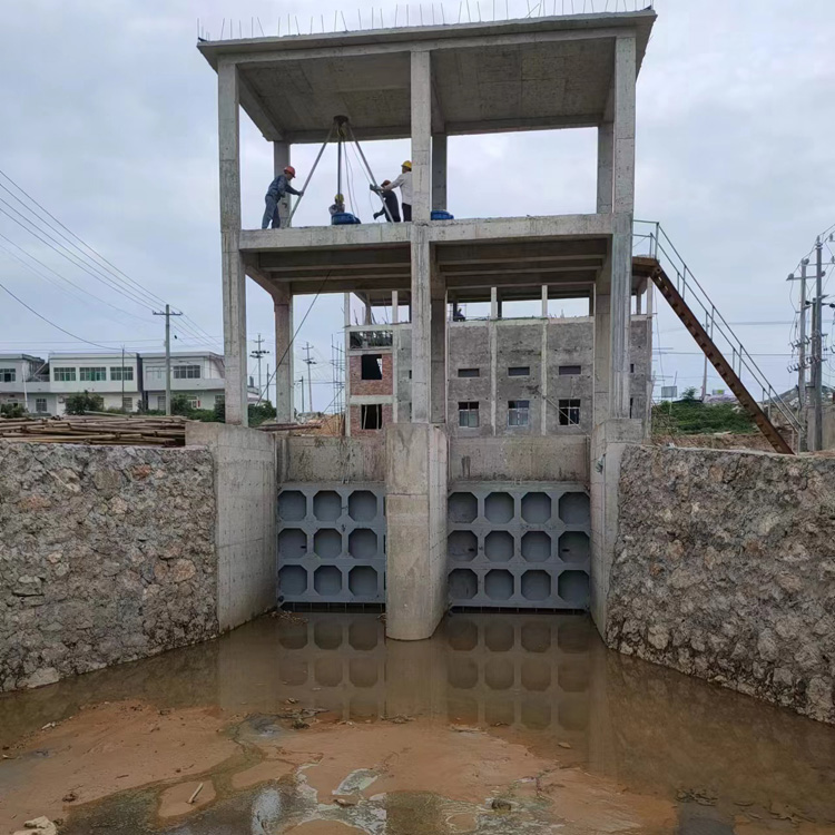 水庫鋼制造閘門(mén)